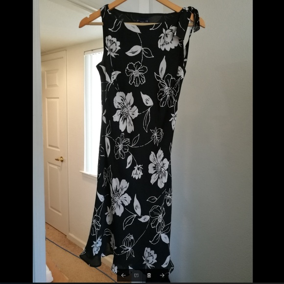 Ann Taylor Dresses & Skirts - 100% SILK Ann Taylor black-white dress Ann Taylor Dresses & Skirts - 100% SILK Ann Taylor black-white dress